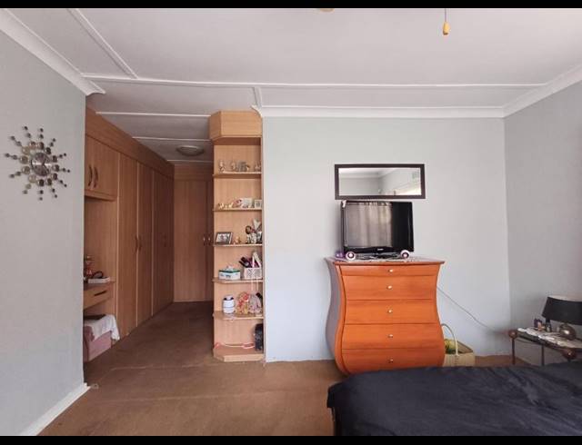 4 BEDROOM HOUSE FOR SALE IN LINMEYER